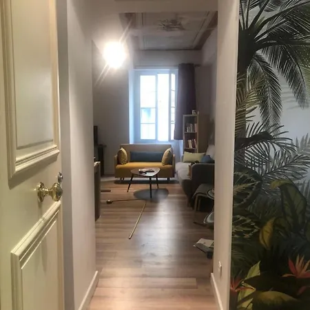 Place Massena Apartment *
